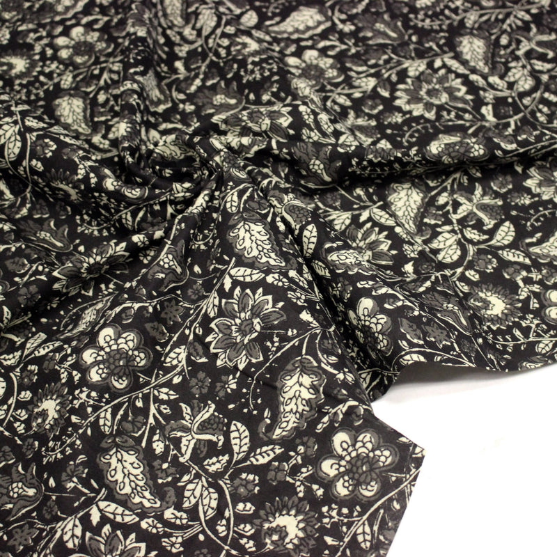 Tissu coton fin imprimé INDIENNES noir aux fleurs traditionnelles indiennes noires et écrues - tissuspipi.com
