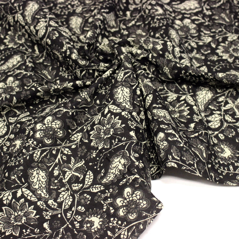 Tissu coton fin imprimé INDIENNES noir aux fleurs traditionnelles indiennes noires et écrues - tissuspipi.com