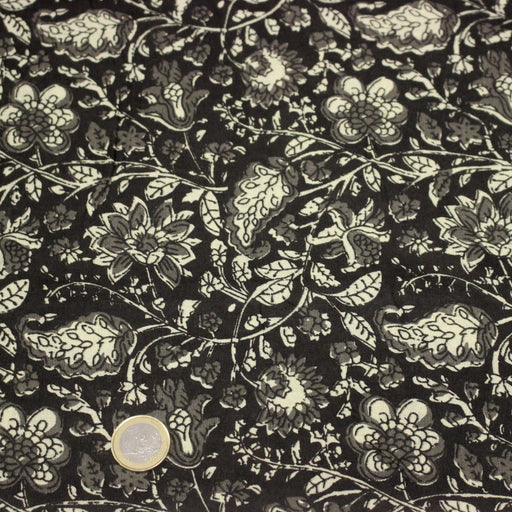Tissu coton fin imprimé INDIENNES noir aux fleurs traditionnelles indiennes noires et écrues - tissuspipi.com