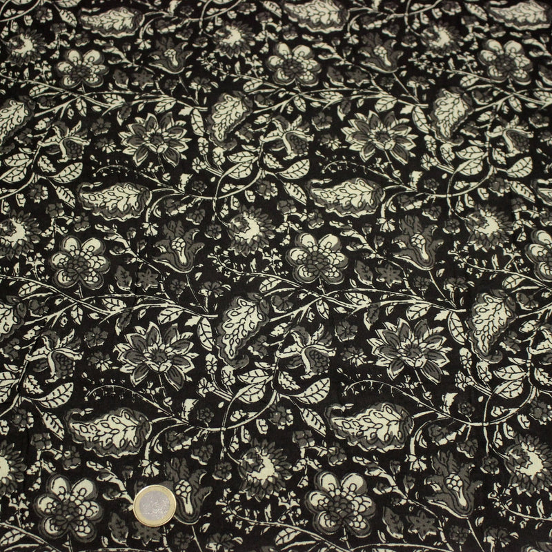 Tissu coton fin imprimé INDIENNES noir aux fleurs traditionnelles indiennes noires et écrues - tissuspipi.com