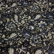 Tissu coton fin imprimé INDIENNES noir aux fleurs traditionnelles indiennes écrues et bleu Prusse - tissuspipi.com