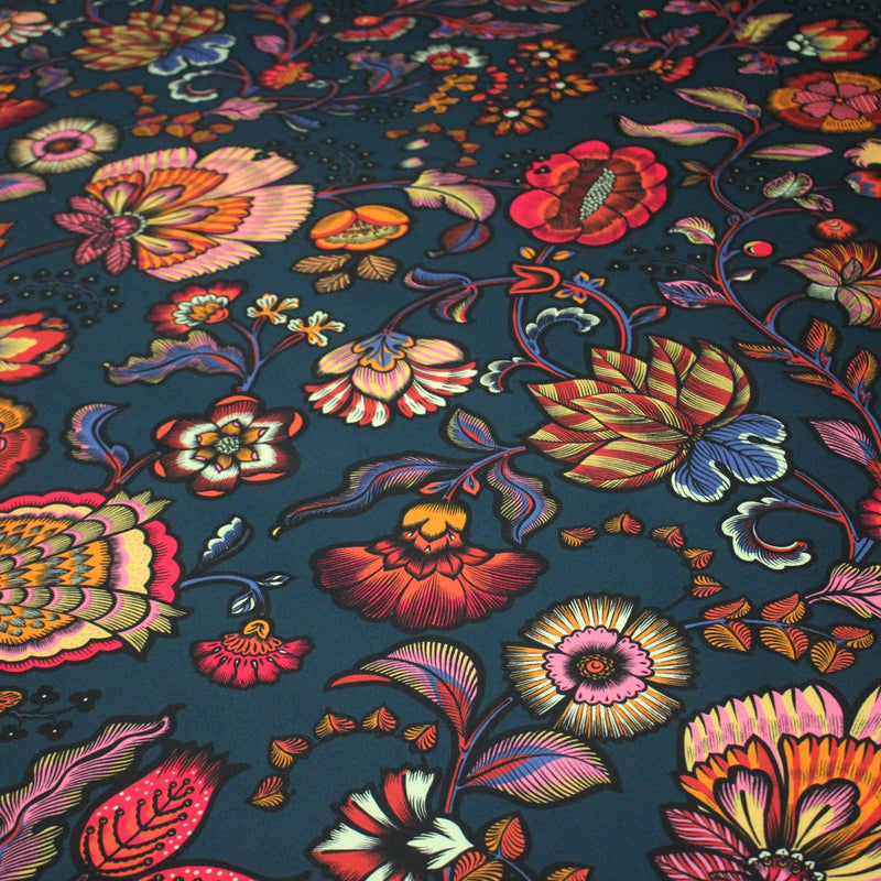 Tissu demi natté INDIENNES fleuri 100% coton, fond bleu pétrole - Collection Thevenon - tissuspipi.com