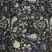 Tissu coton fin imprimé INDIENNES noir aux fleurs traditionnelles indiennes écrues et bleu Prusse - tissuspipi.com