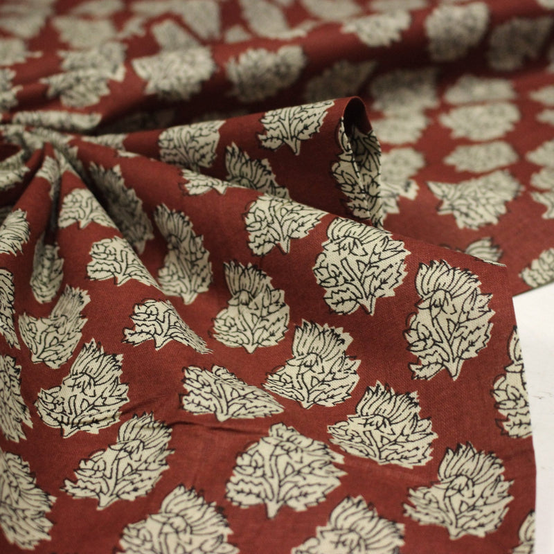Tissu coton fin imprimé INDIENNES rouge rouille aux fleurs indiennes écrues et noires - tissuspipi.com