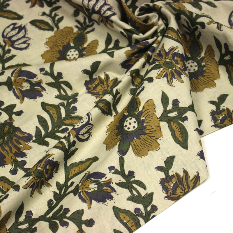 Tissu coton fin imprimé INDIENNES écru aux fleurs indiennes vertes jaunes et bleues - tissuspipi.com
