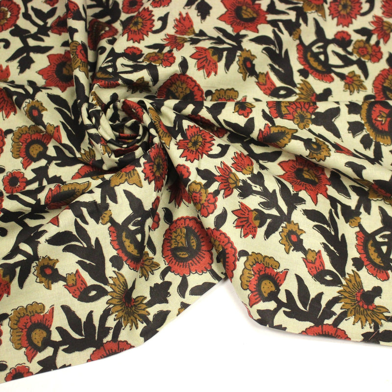 Tissu coton fin imprimé INDIENNES écru aux fleurs indiennes ocres rouges et noires - tissuspipi.com