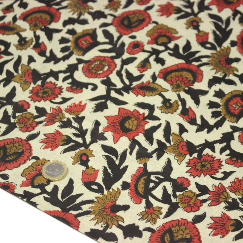 Tissu coton fin imprimé INDIENNES écru aux fleurs indiennes ocres rouges et noires - tissuspipi.com