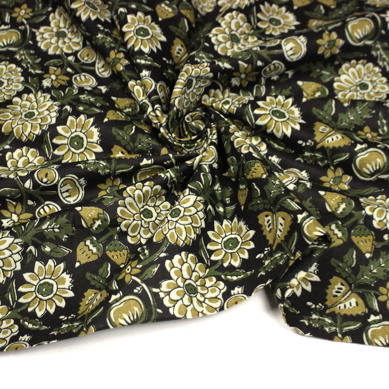 Tissu coton fin imprimé INDIENNES noir aux fleurs indiennes jaunes écrues et vertes - tissuspipi.com