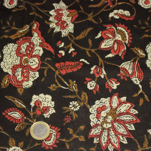 Tissu coton fin imprimé INDIENNES noir aux fleurs indiennes ocres, rouges et écrues - tissuspipi.com