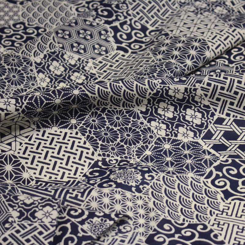 Tissu coton fin, Motifs japonais Asanoha, Seigaiha et Kikkō écru & indigo - STANDARD 100 OEKO - TEX - tissuspipi.com