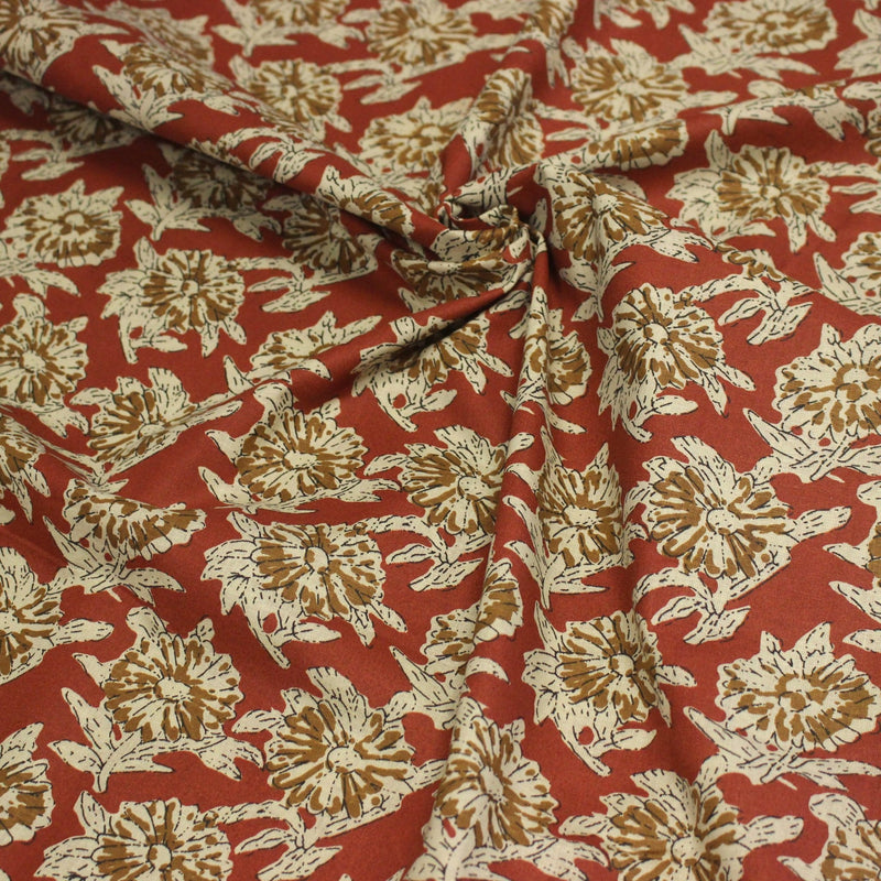 Tissu coton fin imprimé INDIENNES rouge rouille aux fleurs écrues et ocres - tissuspipi.com