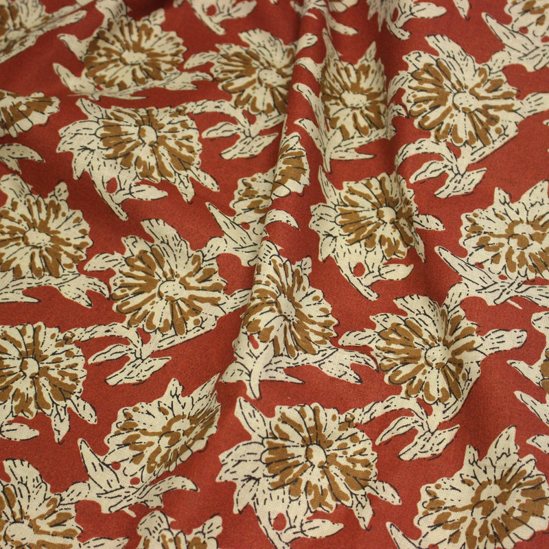 Tissu coton fin imprimé INDIENNES rouge rouille aux fleurs écrues et ocres - tissuspipi.com