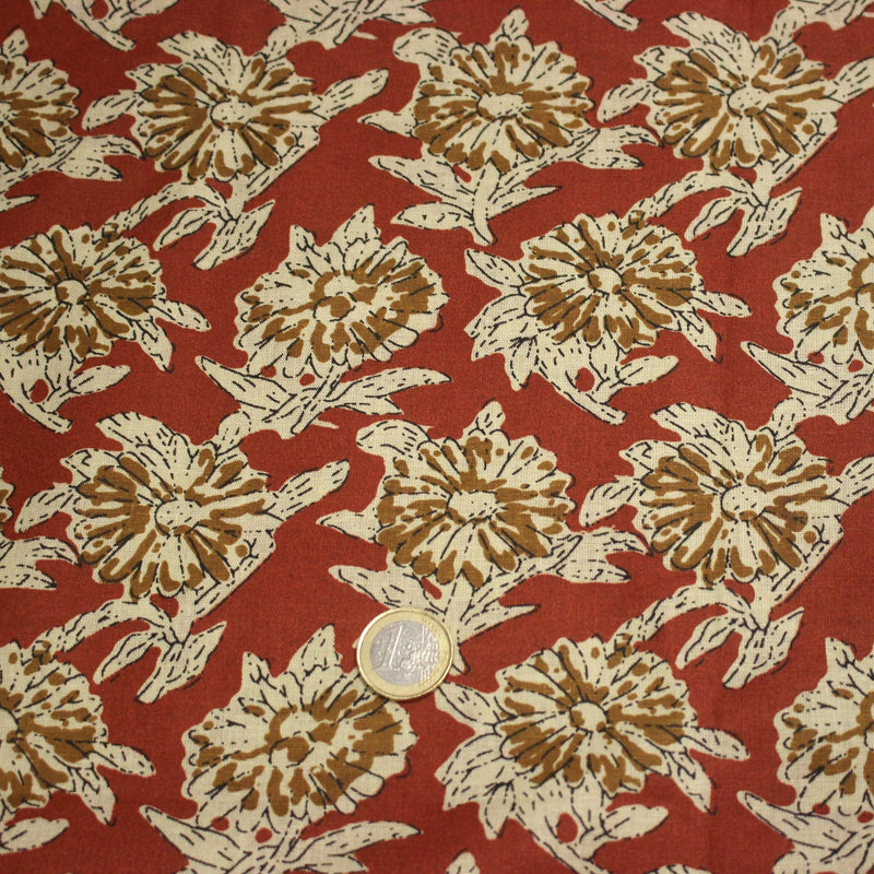 Tissu coton fin imprimé INDIENNES rouge rouille aux fleurs écrues et ocres - tissuspipi.com