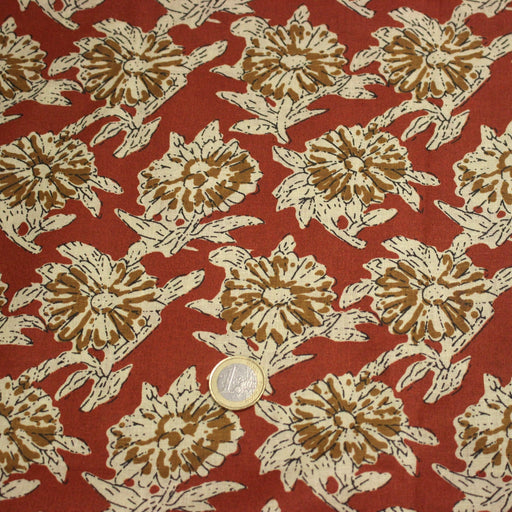 Tissu coton fin imprimé INDIENNES rouge rouille aux fleurs écrues et ocres - tissuspipi.com