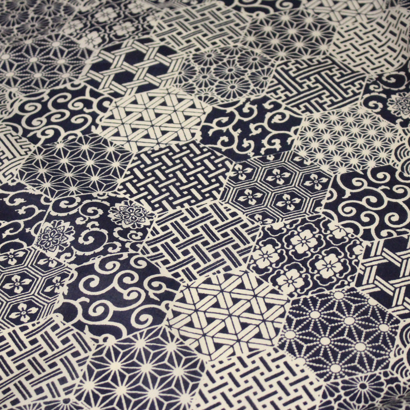 Tissu coton fin, Motifs japonais Asanoha, Seigaiha et Kikkō écru & indigo - STANDARD 100 OEKO - TEX - tissuspipi.com