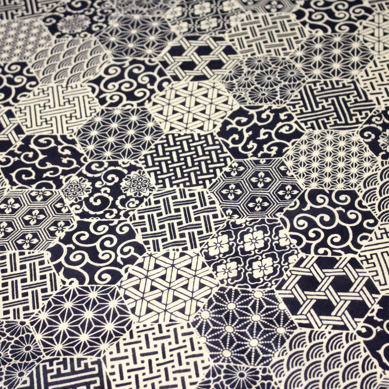 Tissu coton fin, Motifs japonais Asanoha, Seigaiha et Kikkō écru & indigo - STANDARD 100 OEKO - TEX - tissuspipi.com