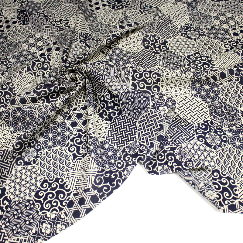 Tissu coton fin, Motifs japonais Asanoha, Seigaiha et Kikkō écru & indigo - STANDARD 100 OEKO - TEX - tissuspipi.com