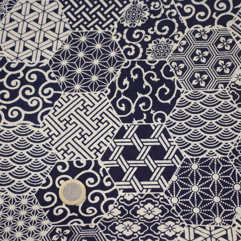 Tissu coton fin, Motifs japonais Asanoha, Seigaiha et Kikkō écru & indigo - STANDARD 100 OEKO - TEX - tissuspipi.com