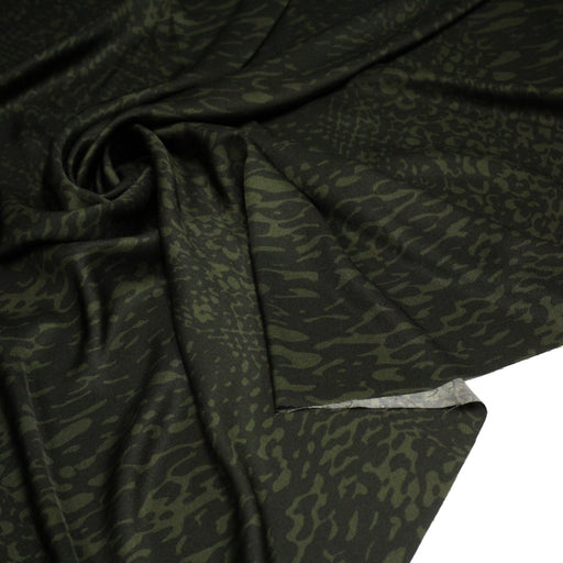 Tissu viscose fluide SERPENT, motif python vert kaki et noir - Fabrication italienne - tissuspipi.com