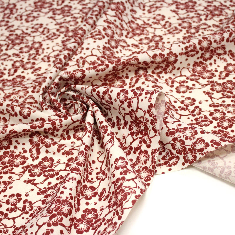 Tissu cotonnade motif japonais HANA aux fleurs de cerisier, tons écrus et rouges - tissuspipi.com