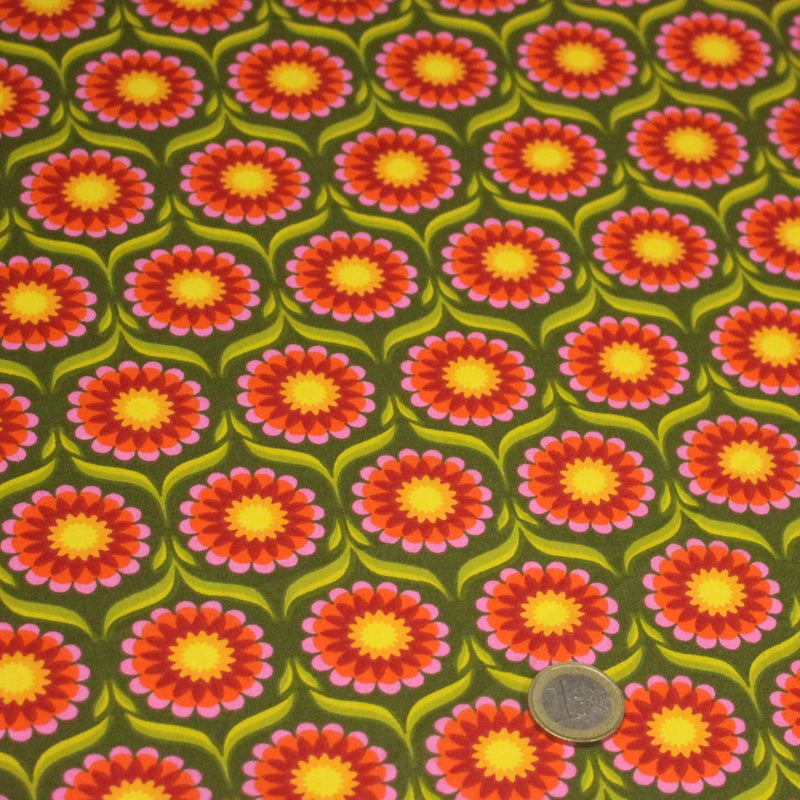 Tissu cotonnade aux fleurs SEVENTIES roses jaunes et rouges, fond kaki - OEKO-TEX STANDARD 100 - tissuspipi.com