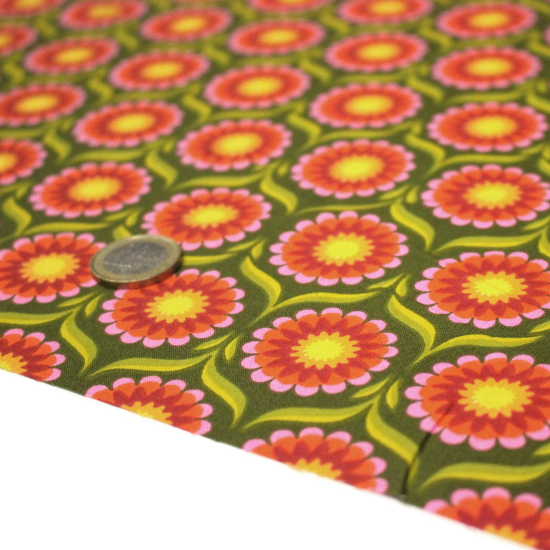 Tissu cotonnade aux fleurs SEVENTIES roses jaunes et rouges, fond kaki - OEKO-TEX STANDARD 100 - tissuspipi.com