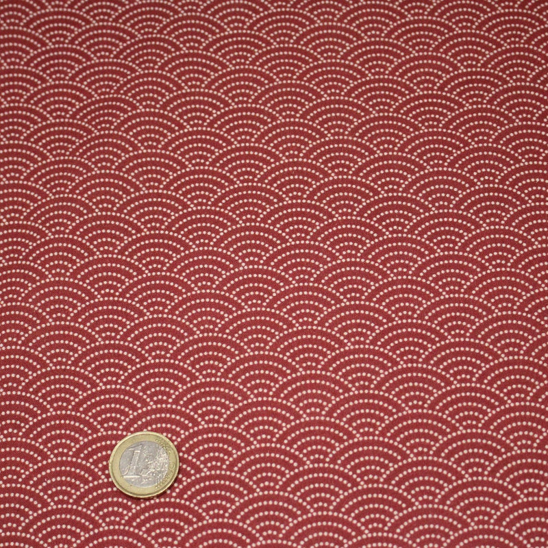 Tissu cotonnade motif japonais SEIGAIHA & POIS, écru fond rouge - tissuspipi.com