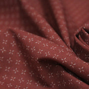 Tissu cotonnade motif japonais KA - KASURI, aux fines croix écrues, fond rouge - tissuspipi.com