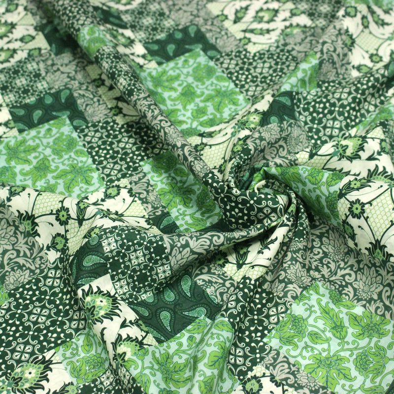Tissu coton fin imprimé INDIENNES, patchwork vert de motifs floraux et arabesques- STANDARD 100 OEKO-TEX - tissuspipi.com