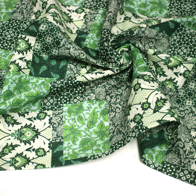 Tissu coton fin imprimé INDIENNES, patchwork vert de motifs floraux et arabesques- STANDARD 100 OEKO-TEX - tissuspipi.com
