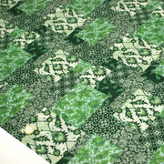 Tissu coton fin imprimé INDIENNES, patchwork vert de motifs floraux et arabesques- STANDARD 100 OEKO-TEX - tissuspipi.com