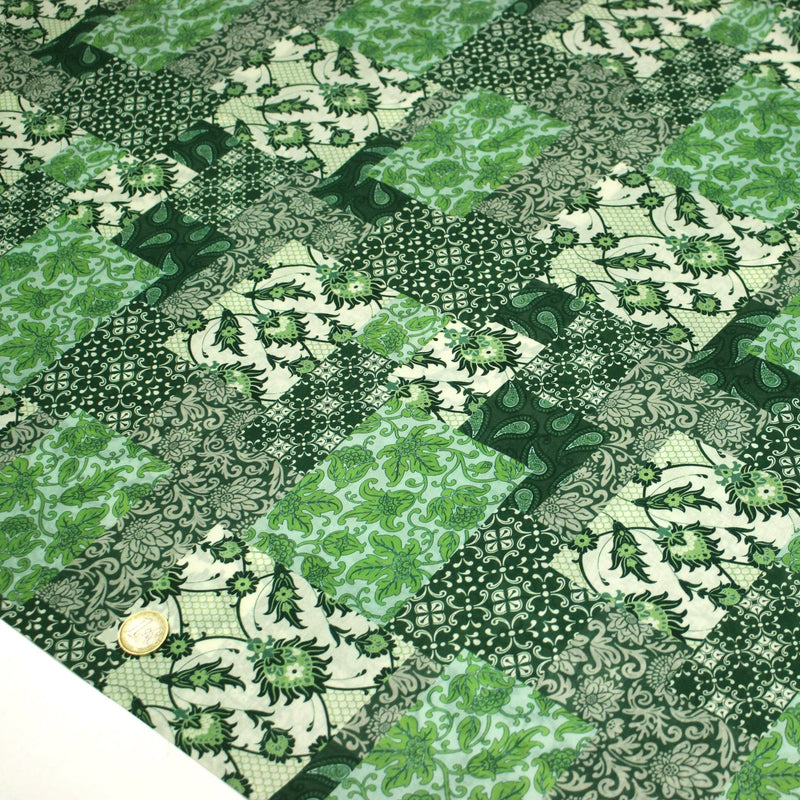 Tissu coton fin imprimé INDIENNES, patchwork vert de motifs floraux et arabesques- STANDARD 100 OEKO-TEX - tissuspipi.com