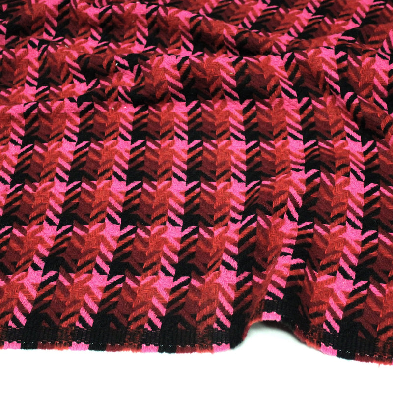 Tissu lainage grand motif pied de coq aux tons roses & noirs - Fabrication italienne - tissuspipi.com