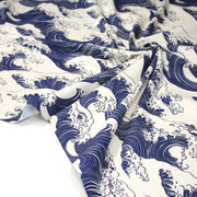Tissu gabardine coton imprimée HOKUSAI Vagues japonaises bleues & blanc cassé - OEKO - TEX - tissuspipi.com