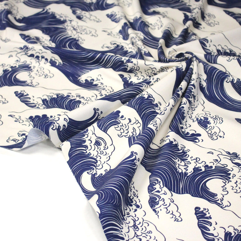 Tissu gabardine coton imprimée HOKUSAI Vagues japonaises bleues & blanc cassé - OEKO - TEX - tissuspipi.com