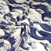 Tissu gabardine coton imprimée HOKUSAI Vagues japonaises bleues & blanc cassé - OEKO - TEX - tissuspipi.com