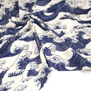 Tissu gabardine coton imprimée HOKUSAI Vagues japonaises bleues & blanc cassé - OEKO - TEX - tissuspipi.com