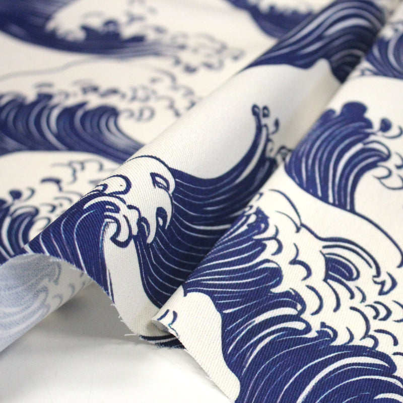 Tissu gabardine coton imprimée HOKUSAI Vagues japonaises bleues & blanc cassé - OEKO - TEX - tissuspipi.com