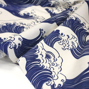 Tissu gabardine coton imprimée HOKUSAI Vagues japonaises bleues & blanc cassé - OEKO - TEX - tissuspipi.com