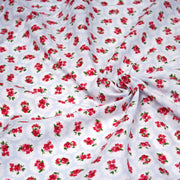 Tissu popeline SHOREDITCH, motif britannique fleuri rose, fond bleu ciel & blanc - tissuspipi.com
