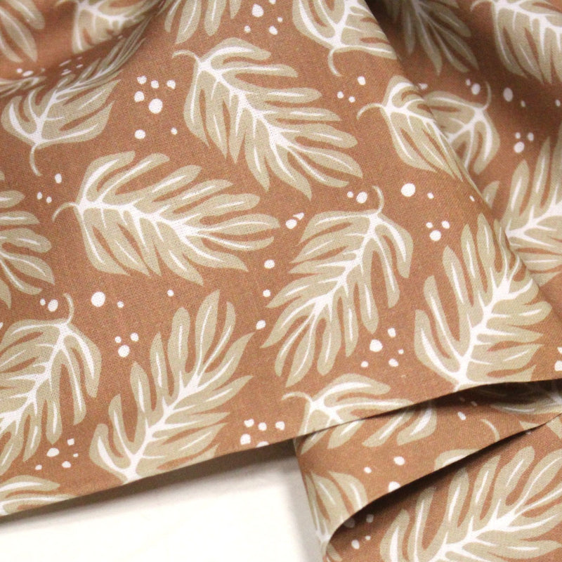 Tissu cotonnade caramel aux feuilles tropicales - STANDARD 100 OEKO - TEX - tissuspipi.com