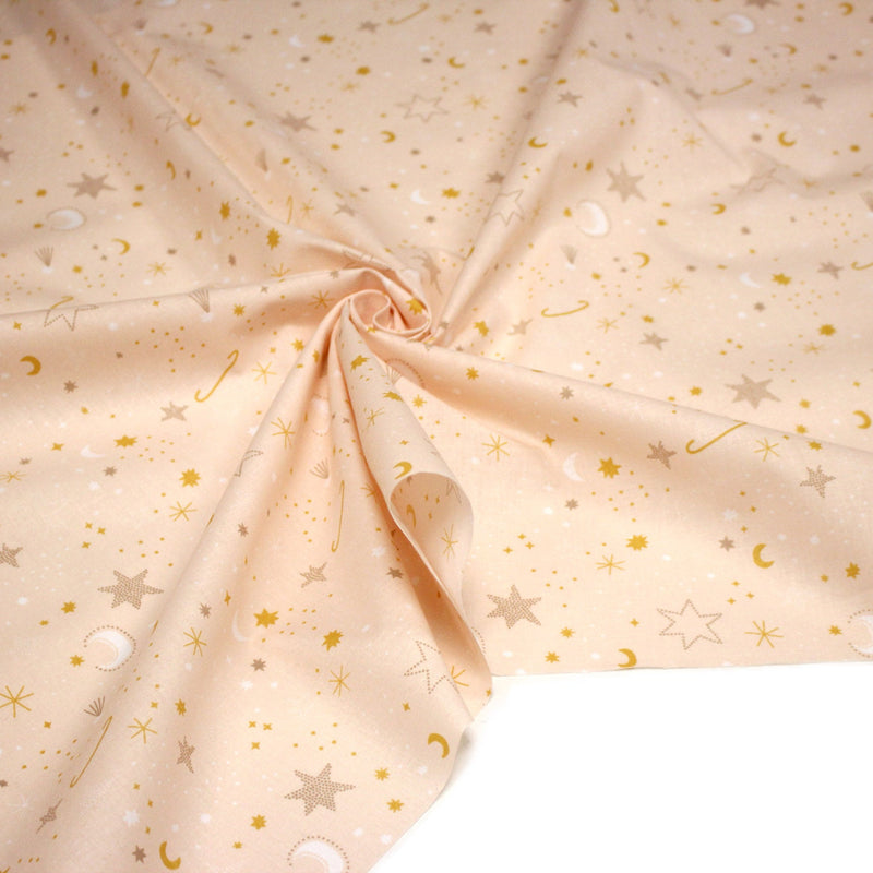 Tissu cotonnade enfant, LA VOIE LACTEE, les étoiles et la lune, tons corail - OEKO - TEX STANDARD 100 - tissuspipi.com