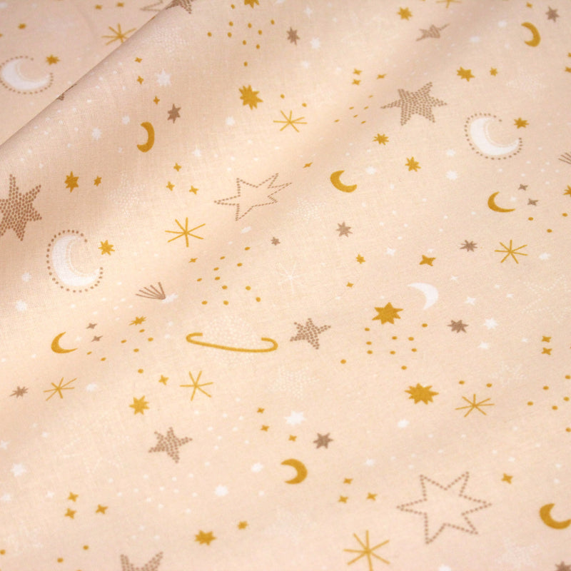 Tissu cotonnade enfant, LA VOIE LACTEE, les étoiles et la lune, tons corail - OEKO - TEX STANDARD 100 - tissuspipi.com