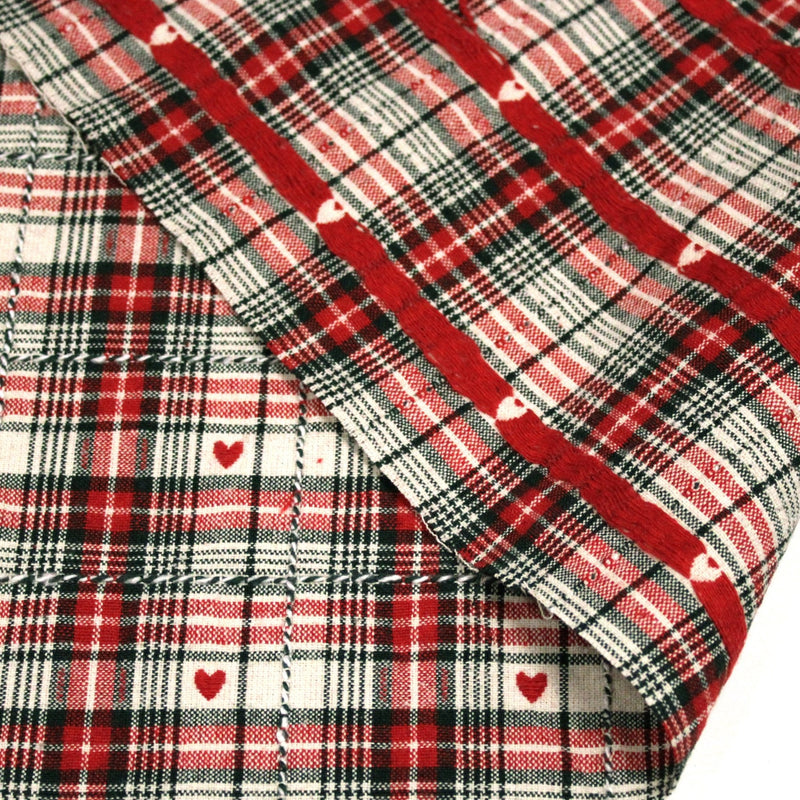 Tissu coton épais COEUR DES ALPES : carreaux traditionnels de chalet & petits cœurs tissés – 2 coloris disponibles - tissuspipi.com