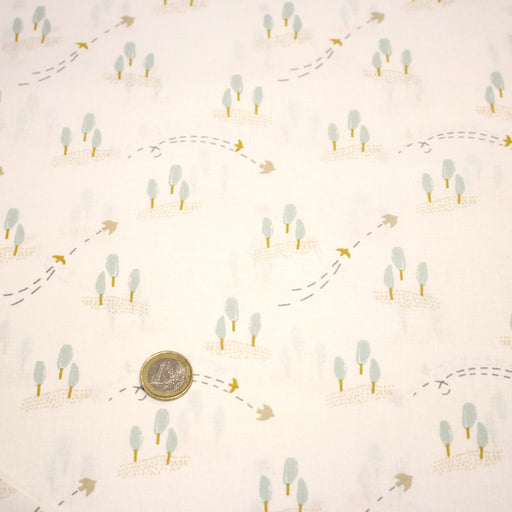 Tissu cotonnade enfant, les cyprès et les oiseaux, fond blanc cassé - OEKO - TEX STANDARD 100 - tissuspipi.com