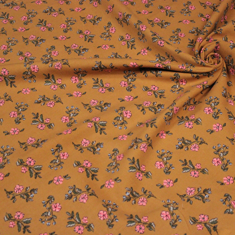 Tissu velours milleraies imprimé ocre aux fines fleurs roses & fines feuilles - STANDARD 100 OEKO-TEX - tissuspipi.com