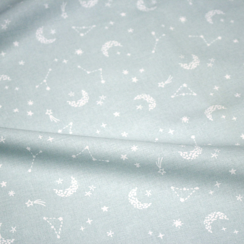 Tissu cotonnade enfant, constellation blanche, lune et étoiles fond vert clair - OEKO - TEX STANDARD 100 - tissuspipi.com
