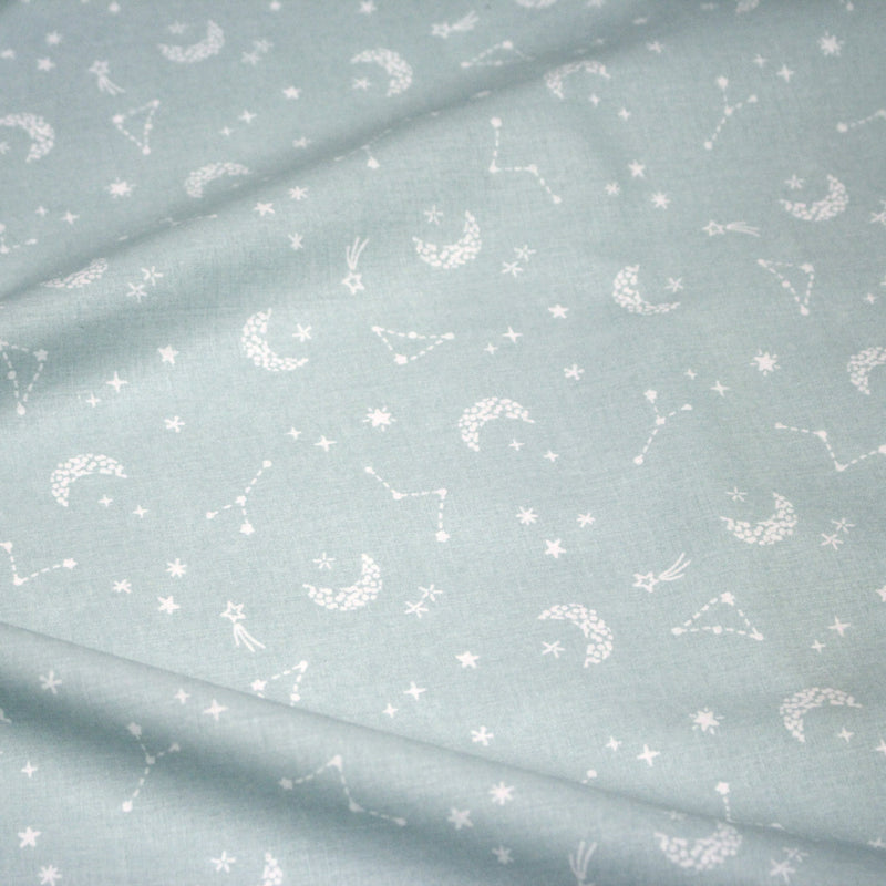 Tissu cotonnade enfant, constellation blanche, lune et étoiles fond vert clair - OEKO - TEX STANDARD 100 - tissuspipi.com