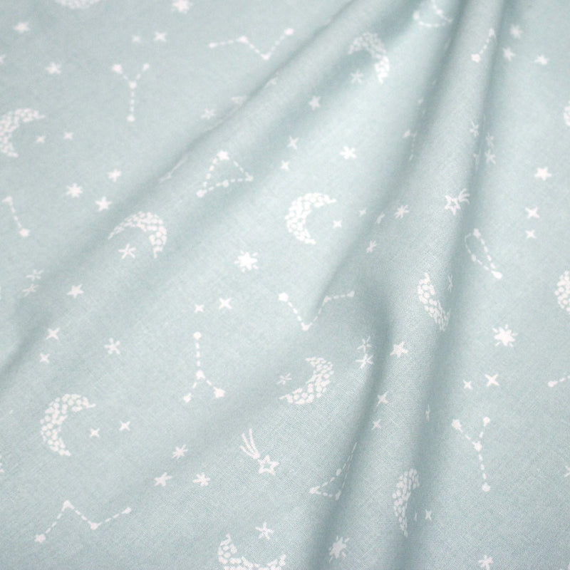 Tissu cotonnade enfant, constellation blanche, lune et étoiles fond vert clair - OEKO - TEX STANDARD 100 - tissuspipi.com