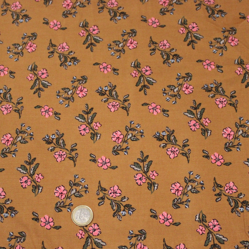Tissu velours milleraies imprimé ocre aux fines fleurs roses & fines feuilles - STANDARD 100 OEKO-TEX - tissuspipi.com
